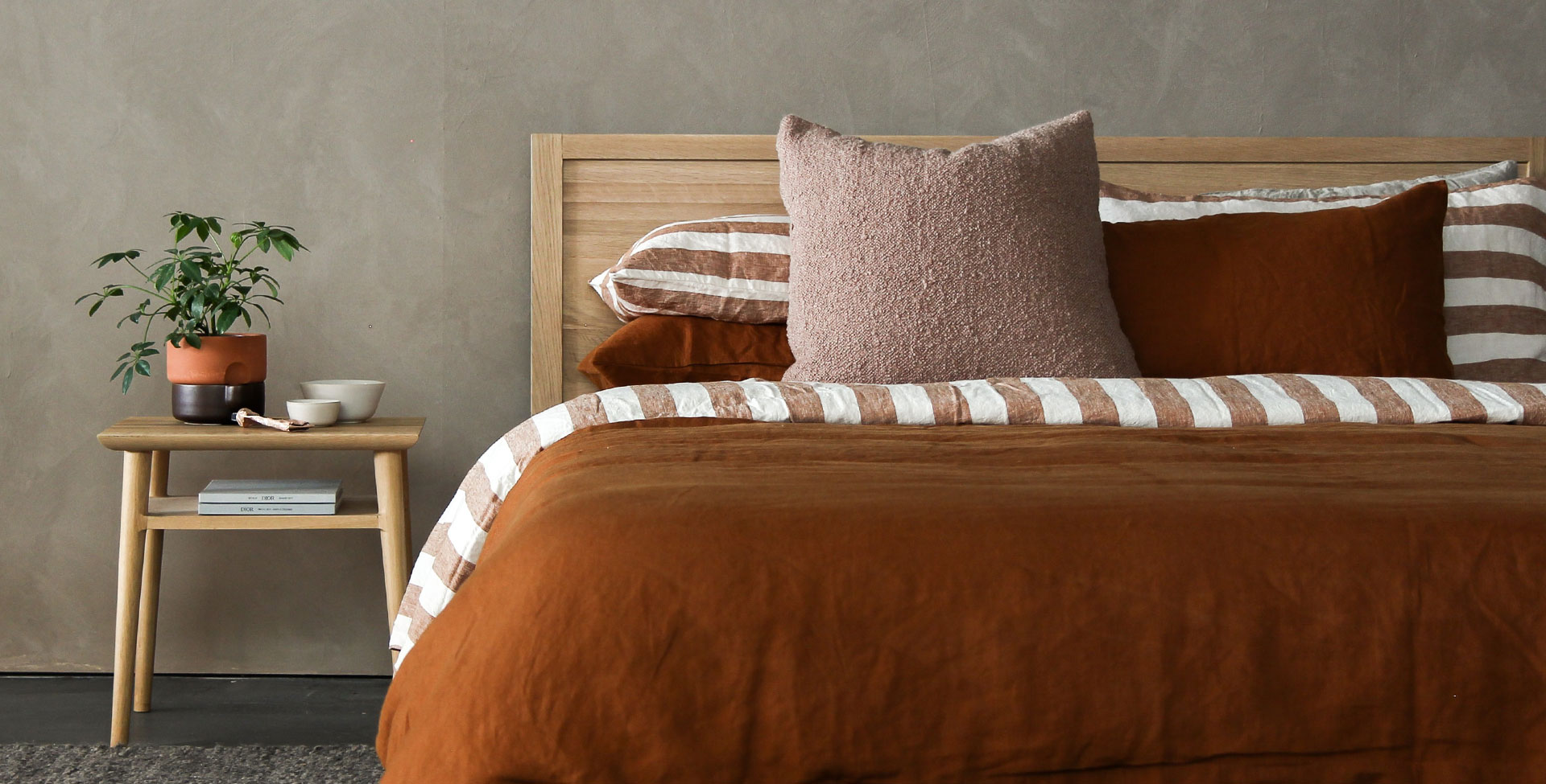 Pirmasis darbas ryte – kaip tvarkingai ir teisingai pasikloti lovą